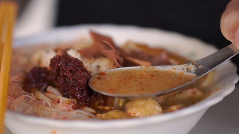 Best food in Penang - Curry Mee